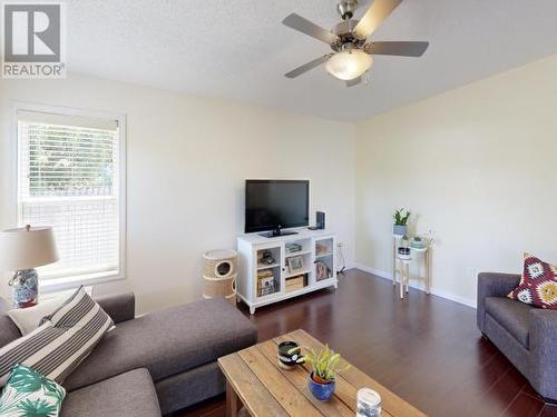 116-8430 Springbrook Road, Powell River, BC - Indoor Photo Showing Living Room