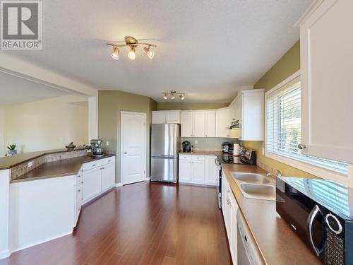 116-8430 Springbrook Road, Powell River, BC - Indoor Photo Showing Kitchen With Double Sink
