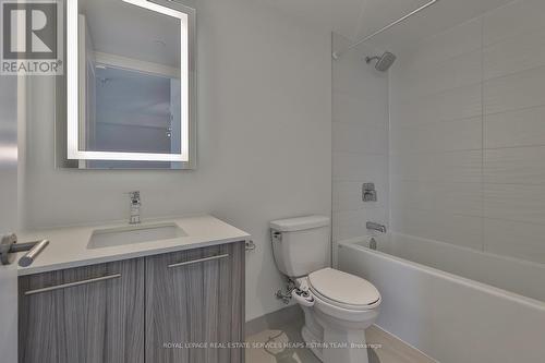 524 - 2301 Danforth Avenue, Toronto, ON - Indoor Photo Showing Bathroom