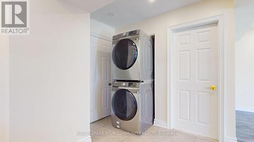 70 Shannon Road, East Gwillimbury, ON - Indoor Photo Showing Laundry Room