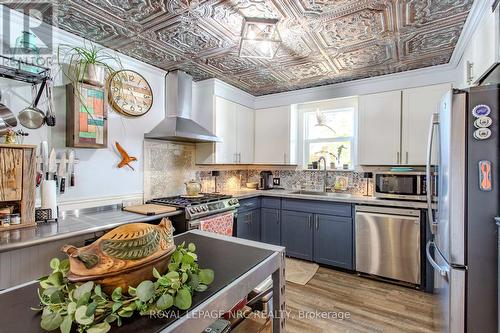 464 Gorham Road, Fort Erie, ON - Indoor Photo Showing Kitchen With Upgraded Kitchen