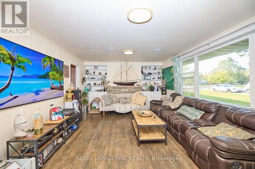 464 Gorham Road, Fort Erie, ON - Indoor Photo Showing Living Room