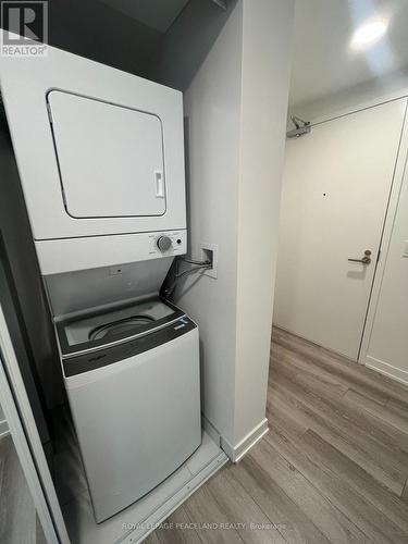 814 - 121 St Patrick Street, Toronto, ON - Indoor Photo Showing Laundry Room