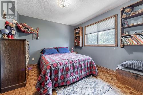 13 Roosevelt Drive, Richmond Hill, ON - Indoor Photo Showing Bedroom