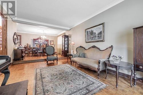 13 Roosevelt Drive, Richmond Hill, ON - Indoor Photo Showing Living Room