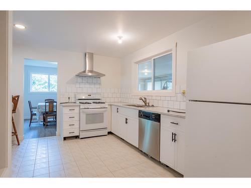 60 Chase Rd, Christina Lake, BC - Indoor Photo Showing Kitchen