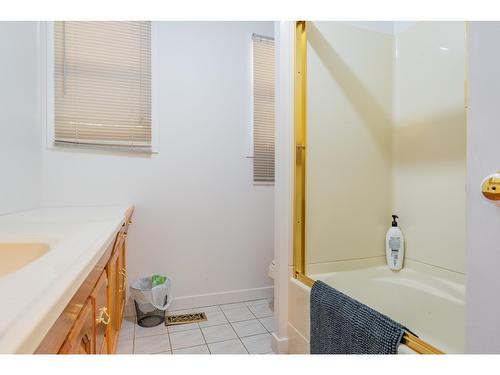 60 Chase Rd, Christina Lake, BC - Indoor Photo Showing Bathroom