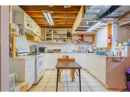 60 Chase Rd, Christina Lake, BC - Indoor Photo Showing Kitchen