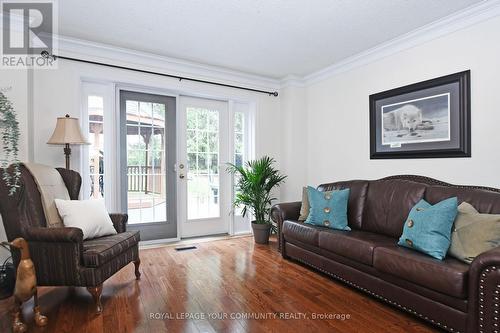 3 Cranberry Lane, Aurora, ON - Indoor Photo Showing Living Room