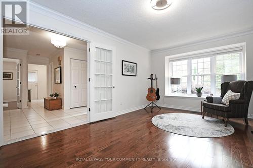 3 Cranberry Lane, Aurora, ON - Indoor Photo Showing Living Room