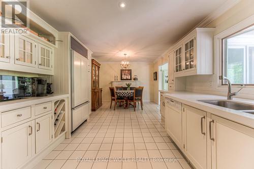 340 Marlowe Drive, Waterloo, ON - Indoor Photo Showing Kitchen