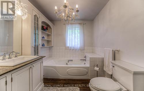 340 Marlowe Drive, Waterloo, ON - Indoor Photo Showing Bathroom