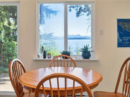 350 Sutil Rd, Quadra Island, BC - Indoor Photo Showing Dining Room