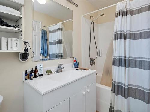 350 Sutil Rd, Quadra Island, BC - Indoor Photo Showing Bathroom