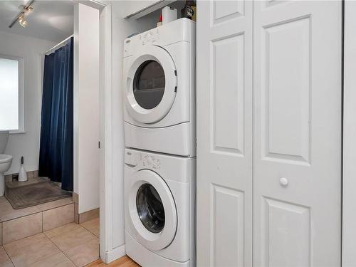 350 Sutil Rd, Quadra Island, BC - Indoor Photo Showing Laundry Room