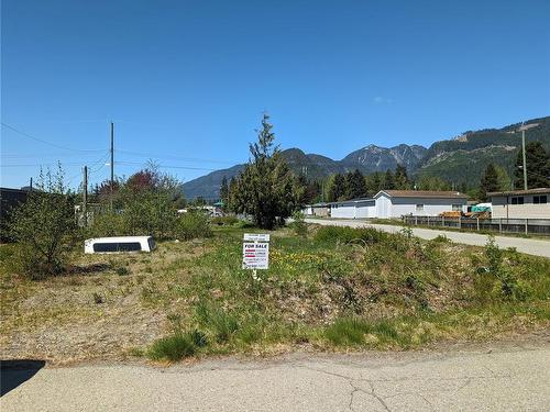 4040 Cougar Cres, Woss, BC 