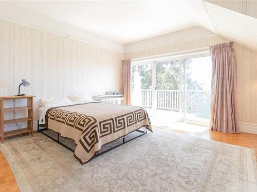 1630 Rockland Ave, Victoria, BC - Indoor Photo Showing Bedroom