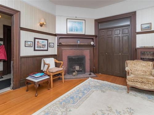 1630 Rockland Ave, Victoria, BC - Indoor Photo Showing Living Room With Fireplace