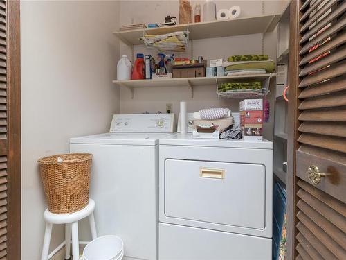 1630 Rockland Ave, Victoria, BC - Indoor Photo Showing Laundry Room