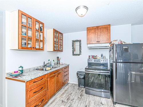171 North Shore Rd, Lake Cowichan, BC - Indoor Photo Showing Kitchen