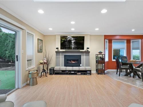 524 Washington Cres, Courtenay, BC - Indoor With Fireplace