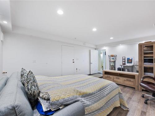 524 Washington Cres, Courtenay, BC - Indoor Photo Showing Bedroom