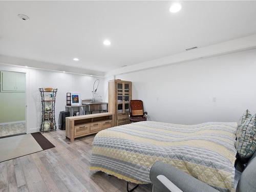 524 Washington Cres, Courtenay, BC - Indoor Photo Showing Bedroom