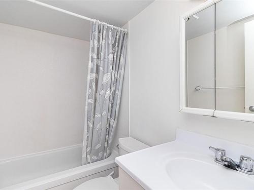 409-2757 Quadra St, Victoria, BC - Indoor Photo Showing Bathroom