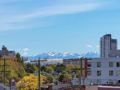 409-2757 Quadra St, Victoria, BC - Outdoor With View