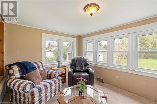 80 Robinson Street, Fort Erie, ON - Indoor Photo Showing Living Room