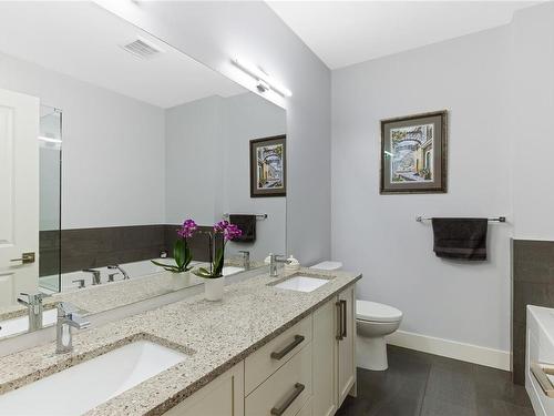 101-5644 Linley Valley Dr, Nanaimo, BC - Indoor Photo Showing Bathroom