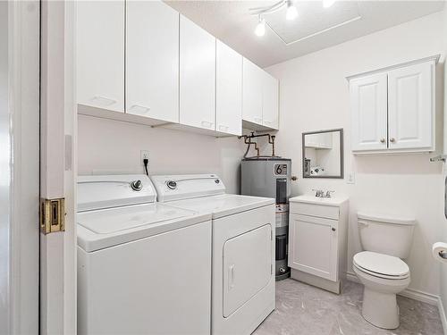 37-120 Finholm St North, Parksville, BC - Indoor Photo Showing Laundry Room