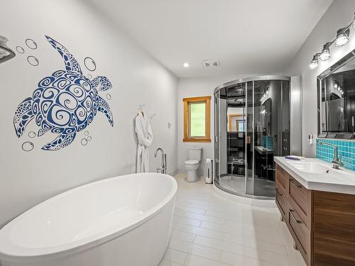 7723 Vivian Way, Fanny Bay, BC - Indoor Photo Showing Bathroom