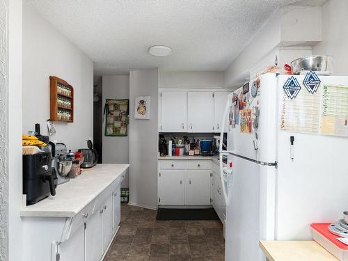 10103 Resthaven Dr, Sidney, BC - Indoor Photo Showing Kitchen
