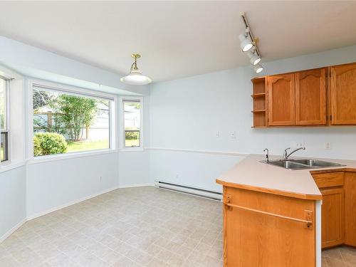 1088 Williams Rd, Courtenay, BC - Indoor Photo Showing Kitchen With Double Sink