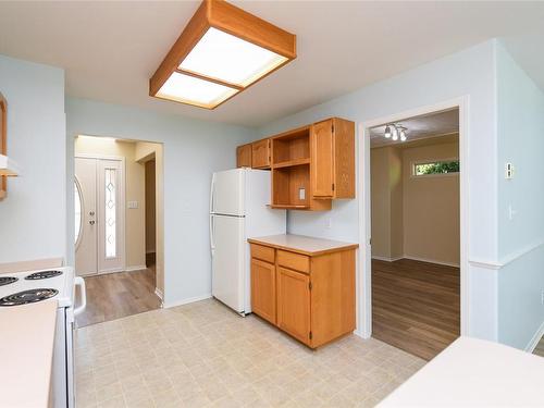 1088 Williams Rd, Courtenay, BC - Indoor Photo Showing Kitchen