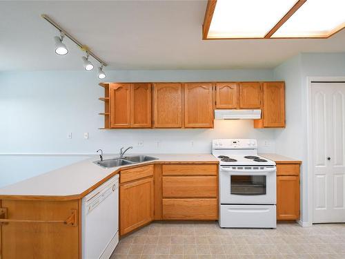 1088 Williams Rd, Courtenay, BC - Indoor Photo Showing Kitchen With Double Sink