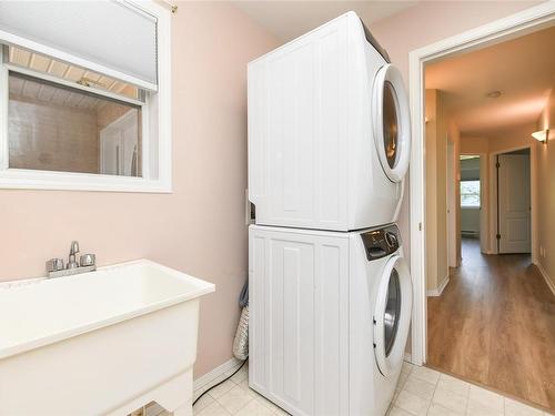 1088 Williams Rd, Courtenay, BC - Indoor Photo Showing Laundry Room