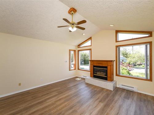 1088 Williams Rd, Courtenay, BC - Indoor Photo Showing Living Room With Fireplace