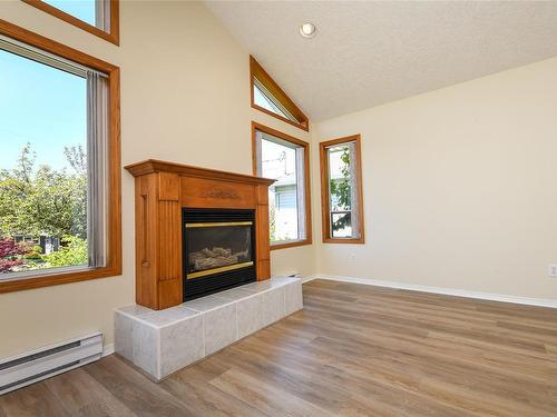1088 Williams Rd, Courtenay, BC - Indoor Photo Showing Living Room With Fireplace
