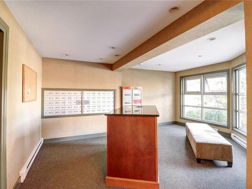 303-4720 Uplands Dr, Nanaimo, BC - Indoor Photo Showing Other Room