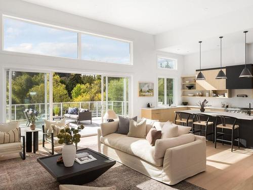 1084 Maple Rd, North Saanich, BC - Indoor Photo Showing Living Room