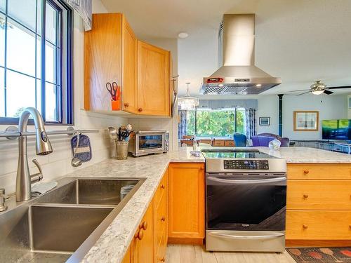 112 Crescent Rd West, Qualicum Beach, BC - Indoor Photo Showing Kitchen With Double Sink