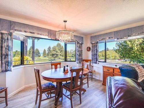 112 Crescent Rd West, Qualicum Beach, BC - Indoor Photo Showing Dining Room