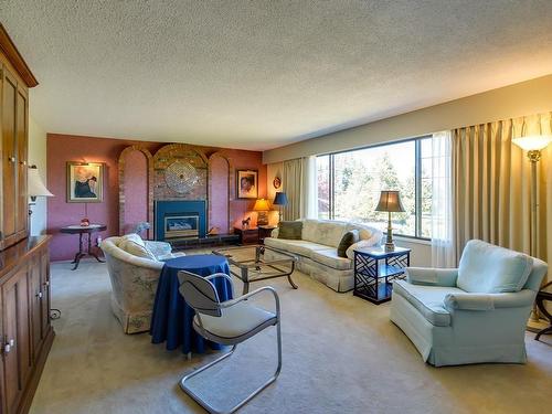 112 Crescent Rd West, Qualicum Beach, BC - Indoor Photo Showing Living Room With Fireplace