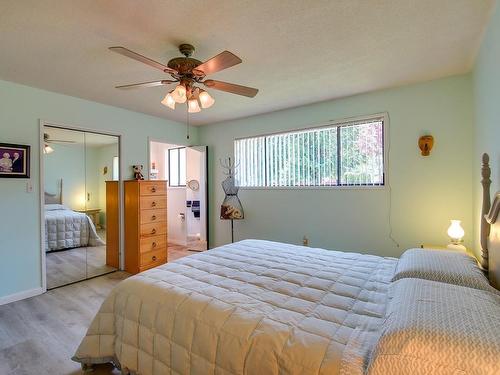 112 Crescent Rd West, Qualicum Beach, BC - Indoor Photo Showing Bedroom