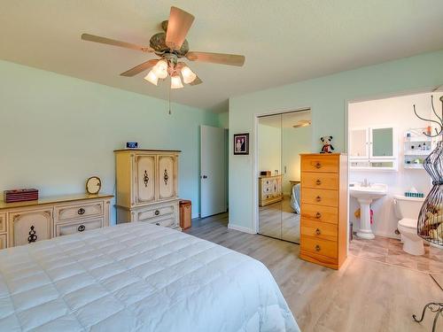 112 Crescent Rd West, Qualicum Beach, BC - Indoor Photo Showing Bedroom