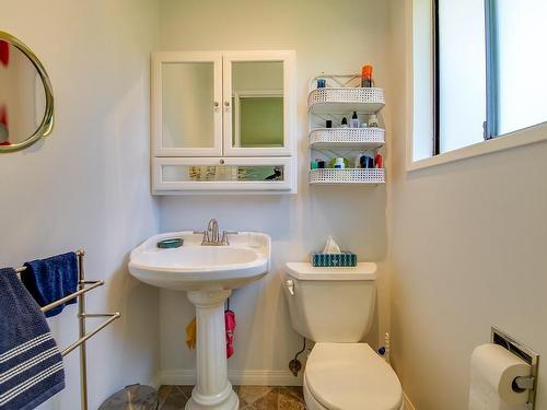 112 Crescent Rd West, Qualicum Beach, BC - Indoor Photo Showing Bathroom