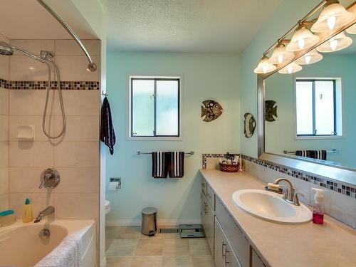 112 Crescent Rd West, Qualicum Beach, BC - Indoor Photo Showing Bathroom