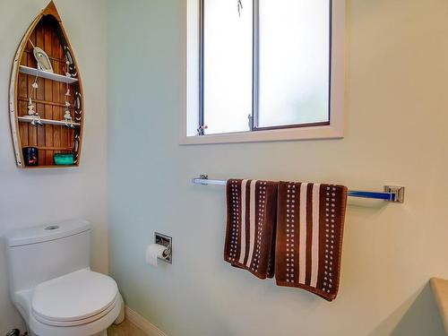 112 Crescent Rd West, Qualicum Beach, BC - Indoor Photo Showing Bathroom